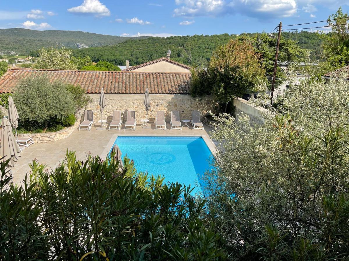 Hotel Berneron Vallon-Pont-dʼArc Exteriör bild